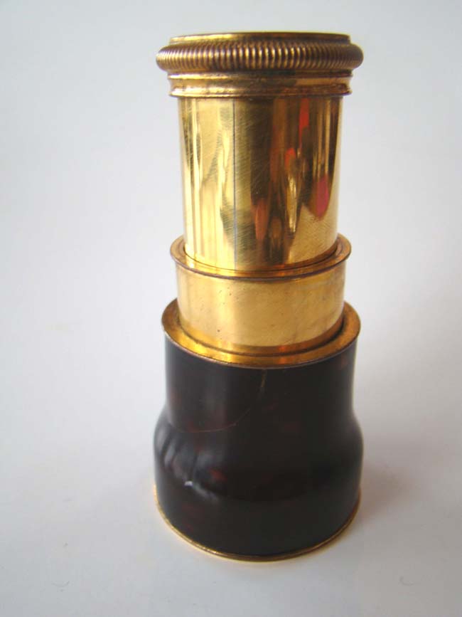 A very fine late 18th century monocular with gilt-brass mounts and tortoiseshell wrapped barrel made by "CHEVALLIER, Optician to the King" circa 1790. — image 2